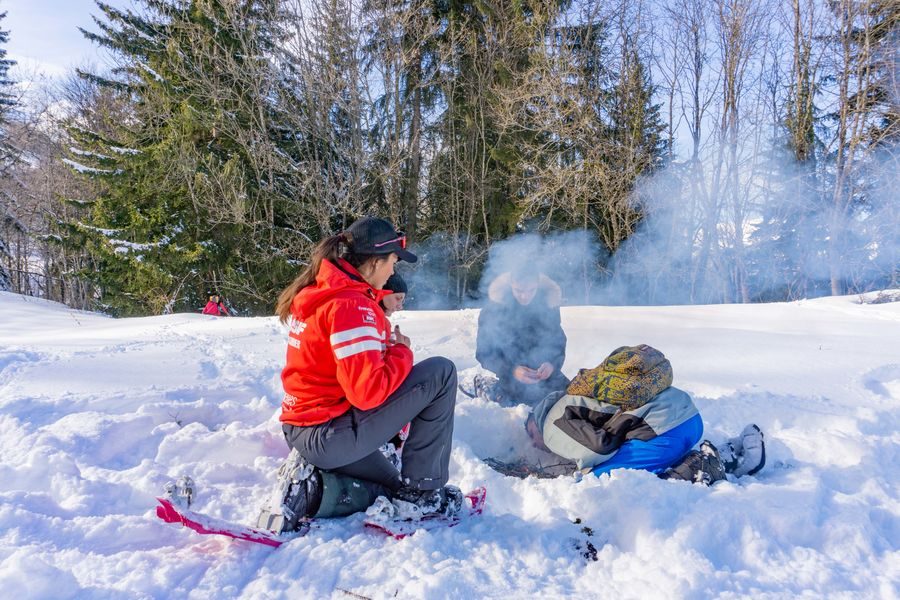 © Trappers' outing: learning survival techniques - Corbier Tourisme