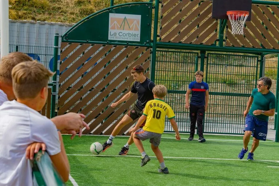 © City stade - Corbier Tourisme