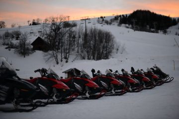 © Snowmobile rides - motoneige le corbier
