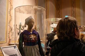 © Visite guidée Musée des Costumes - OTI Montagnicimes