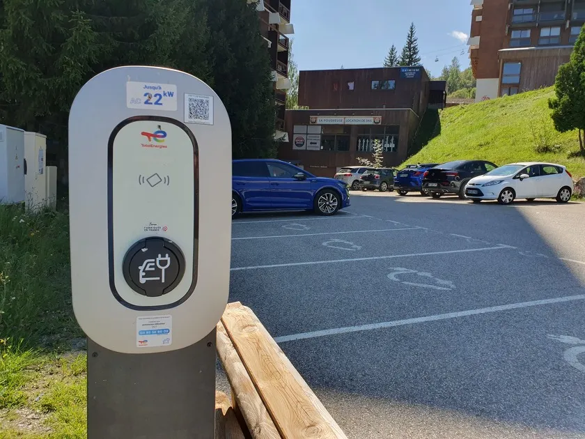 © Electric car terminals - Corbier Tourisme