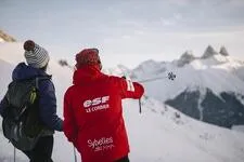 © Sneeuwschoenwandelingen en trektochten met de ESF - Clara Ferrand
