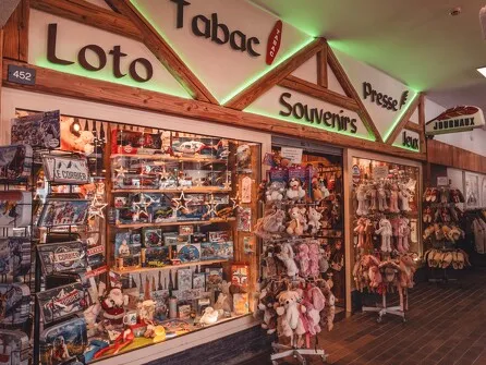 Tobacco shop, press, souvenirs