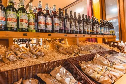 Proeverij van siropen en Génépi uit Savoie op de Ferme des Maries Loux