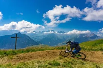 © La Saute-Mouton, DH mountain bike track_Le Corbier - Office de Tourisme Le Corbier