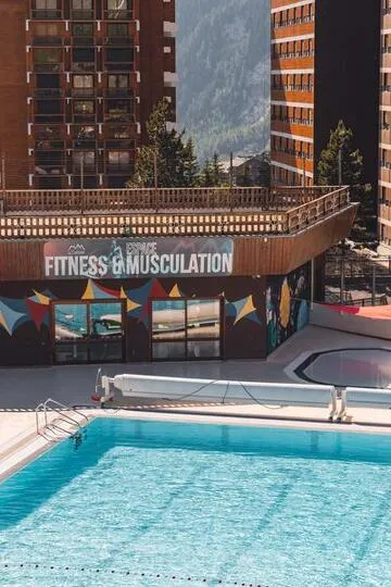 © Piscine extérieure chauffée_Le Corbier - Office de Tourisme Le Corbier