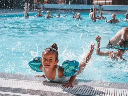 Piscine extérieure chauffée