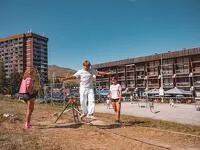 © Inleiding tot de slackline - Office de Tourisme Le Corbier