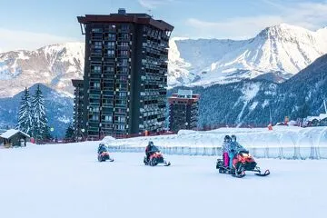 © Snowmobile tours - Corbier Tourisme