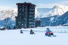 © Snowmobile tours - Corbier Tourisme