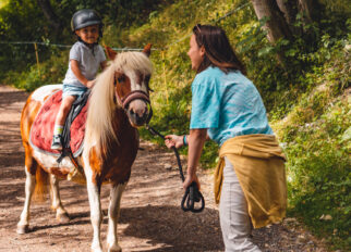 ©CorbierTourisme_E23_Balade à poney (1)