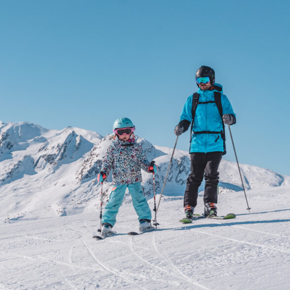 ©CorbierTourisme_H22-23_Ski famille (78)