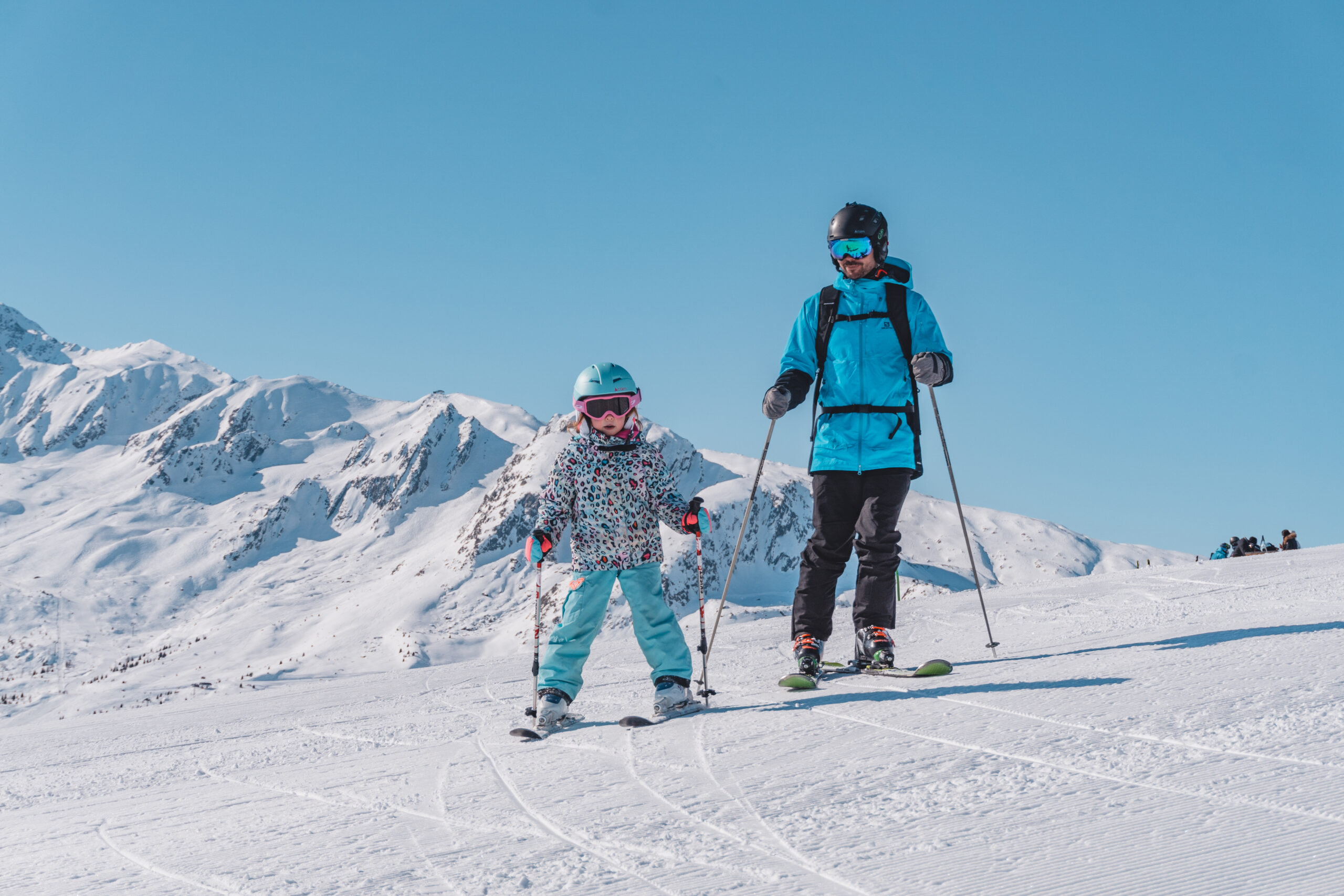 ©CorbierTourisme_H22-23_Ski famille (78)