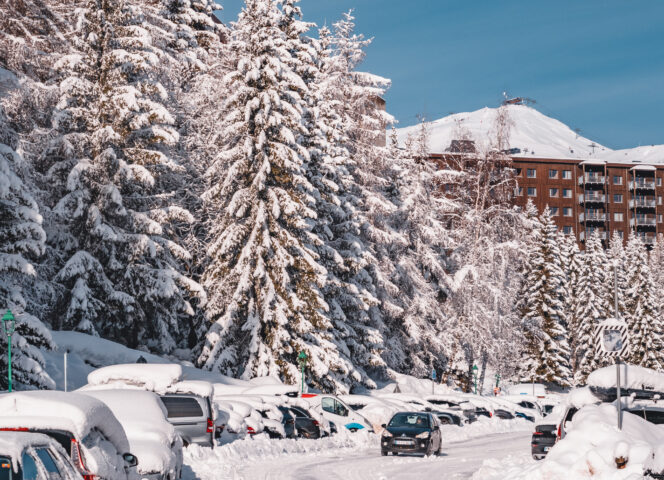 photo voiture route enneigée corbier