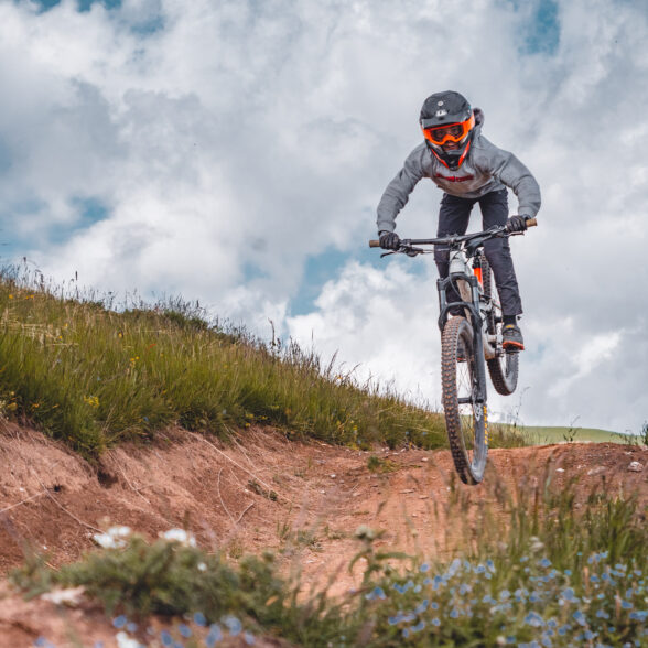 Photo cycliste sentier le Corbier