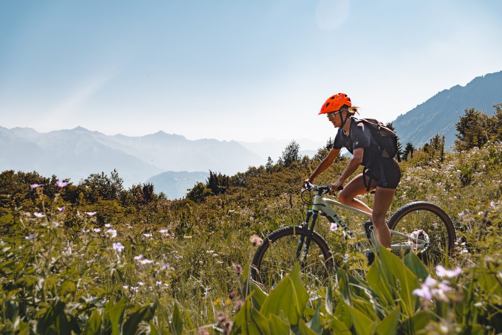 Photo cycliste en montagne